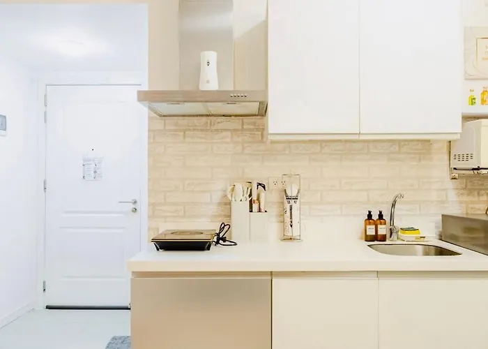 Staycation At Long Apartment