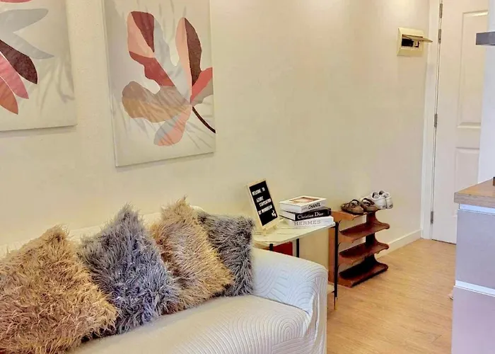 Staycation At Long Apartment *